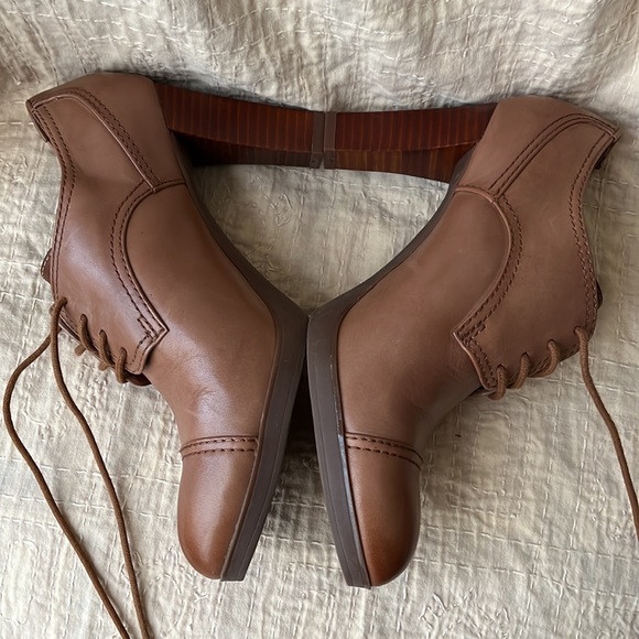 Like new Franco Sarto lace up ankle booties size 6.5 M, 3.5in heel whiskey brown - Picture 10 of 10